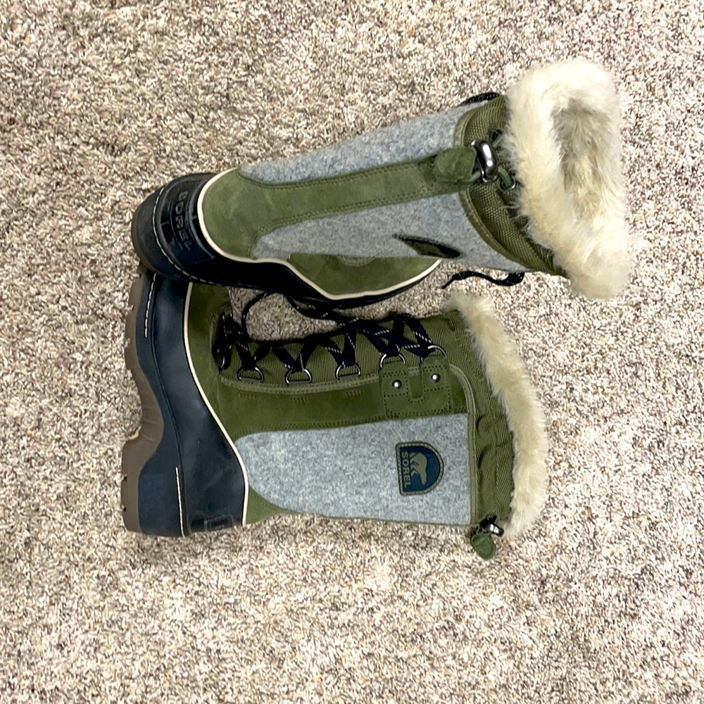 Sorel Lace up Green and Grey Fur Boots